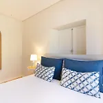 Discover Lisbons History - Stylish In Alfama *