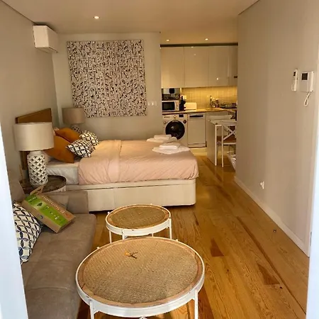 Discover Lisbons History - Stylish In Alfama Apartment *
