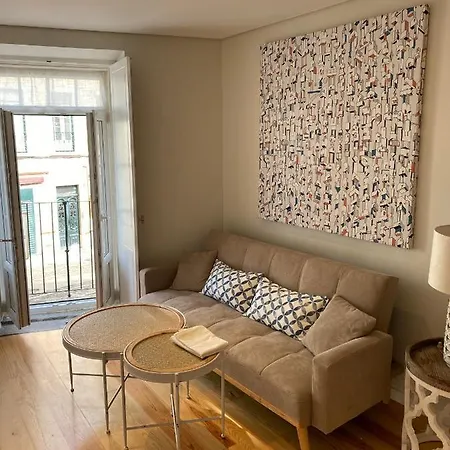 Discover Lisbons History - Stylish In Alfama Lisboa
