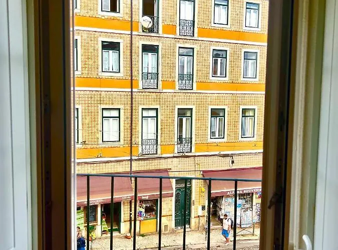 Discover Lisbons History - Stylish In Alfama Apartment *