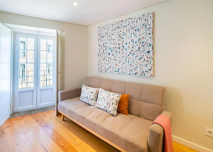 Discover Lisbons History - Stylish In Alfama Lisbon
