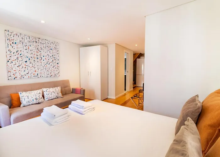 Discover Lisbons History - Stylish In Alfama Apartment *